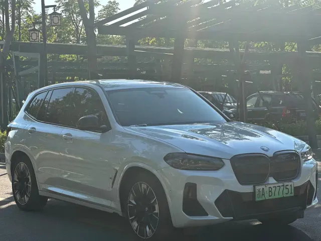 BMW iX3 — Фото автомобиля 3