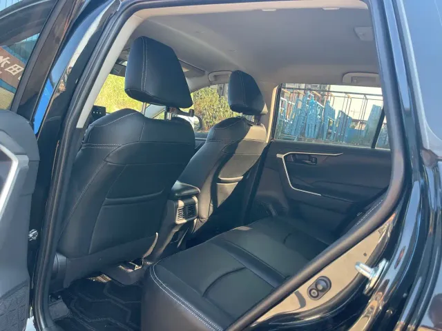 Toyota RAV4 — Фото автомобиля 7