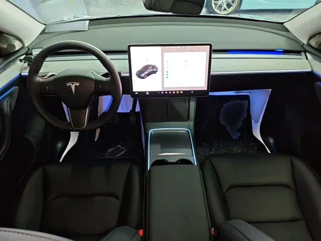 Tesla Model Y — Фото автомобиля 9