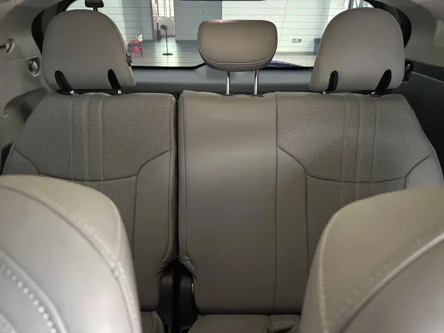 Toyota Sienna — Фото автомобиля 10
