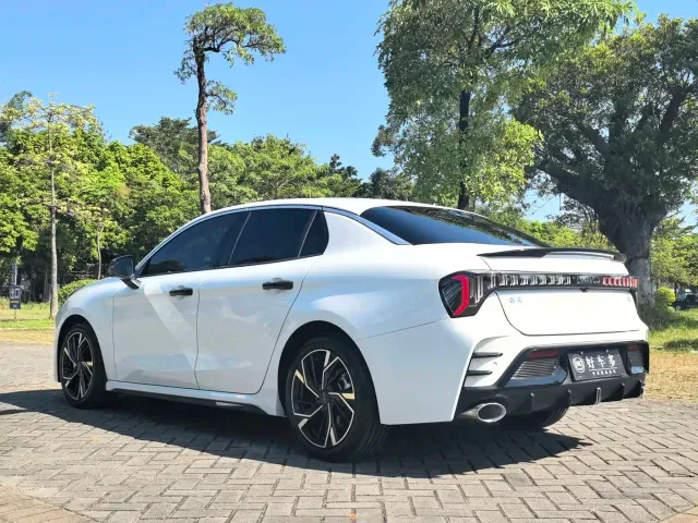Lynk & Co 03 — Фото автомобиля 7