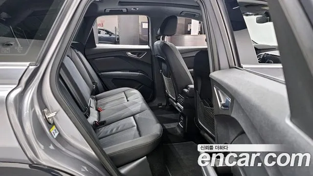 Audi Q4 e-tron — Фото автомобиля 11