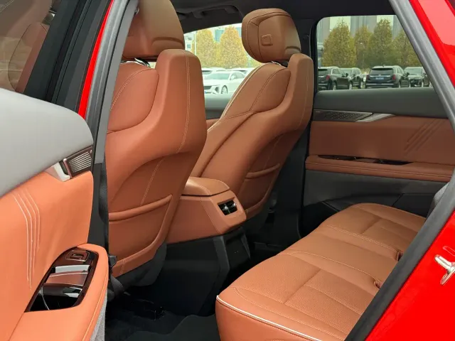 Cadillac Optiq — Фото автомобиля 9