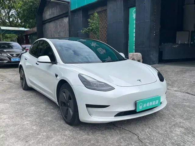Tesla Model 3 — Фото автомобиля 13