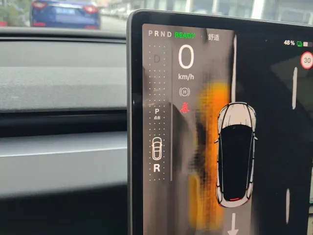 Tesla Model 3 — Фото автомобиля 13