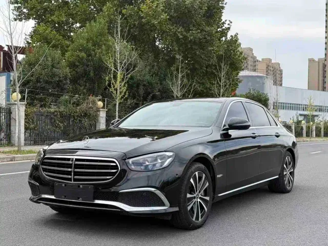Фотография автомобиля — Mercedes-Benz E-Class