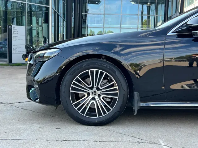 Mercedes-Benz E-Class — Фото автомобиля 8