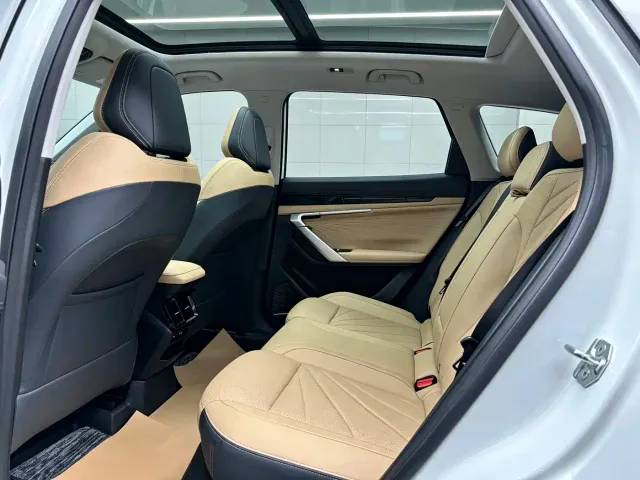 Geely Boyue L — Фото автомобиля 6