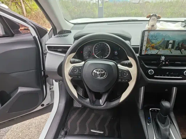 Toyota Corolla Cross — Фото автомобиля 2