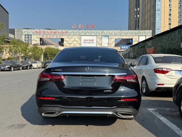 Mercedes-Benz E-Class — Фото автомобиля 17