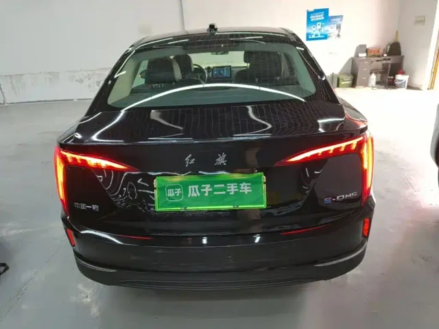 Hongqi E-QM5 — Фото автомобиля 5