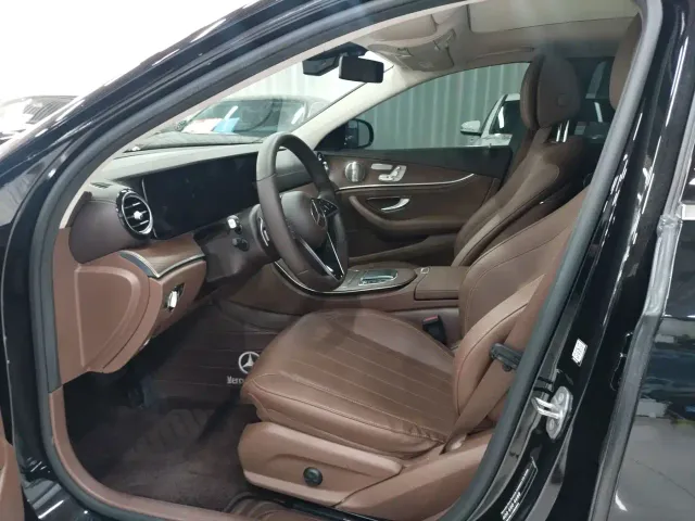 Mercedes-Benz E-Class — Фото автомобиля 4