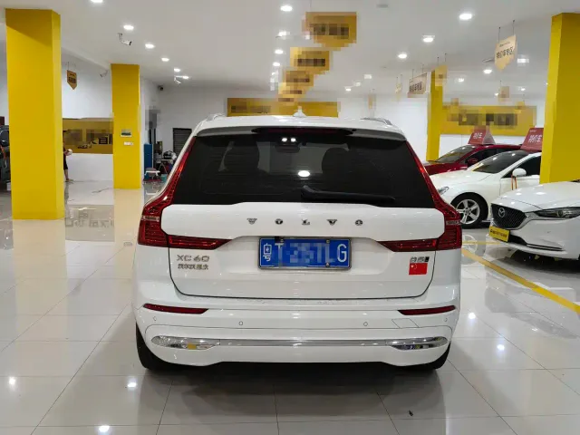 Volvo XC60 — Фото автомобиля 5