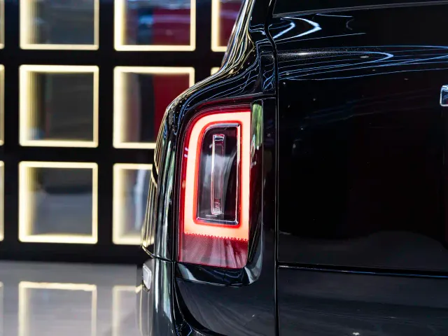 Rolls-Royce Cullinan — Фото автомобиля 13
