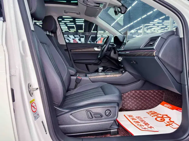 Audi Q5L — Фото автомобиля 14
