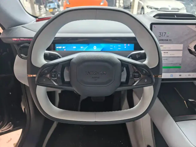 Lynk & Co Z10 — Фото автомобиля 7