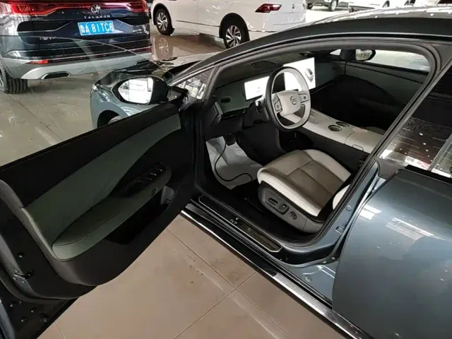 Nissan N7 — Фото автомобиля 15
