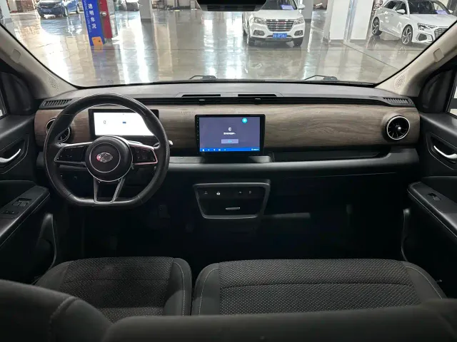 Ruichi New Energy EC75 — Фото автомобиля 5