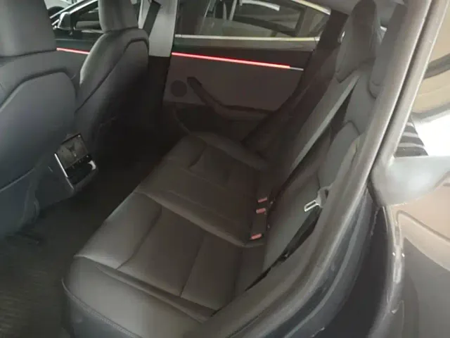 Tesla Model 3 — Фото автомобиля 16
