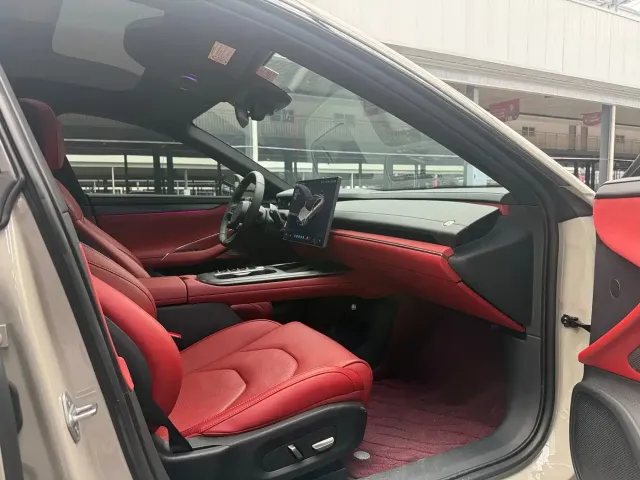Xiaomi SU7 — Фото автомобиля 18