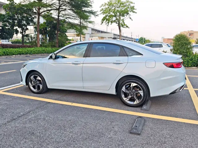 Geely Emgrand L — Фото автомобиля 23