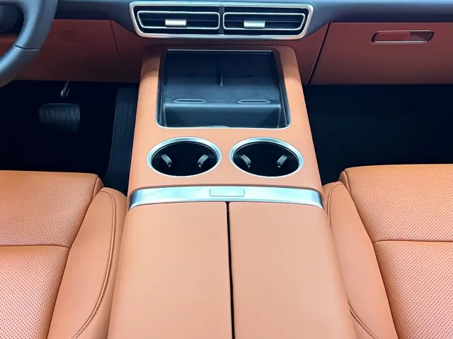 Li Auto L9 — Фото автомобиля 28