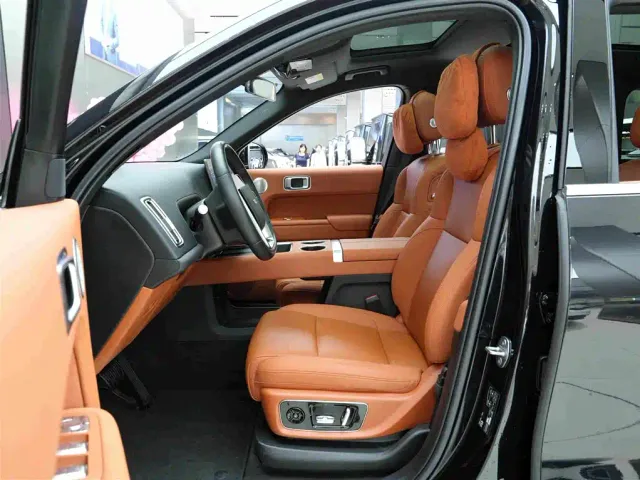 Li Auto L8 — Фото автомобиля 12