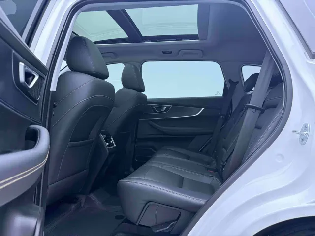 Chery Tiggo 8 — Фото автомобиля 7
