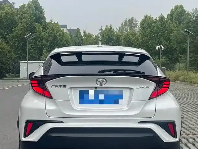 Toyota C-HR — Фото автомобиля 8