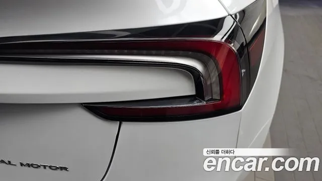 Tesla Model 3 — Фото автомобиля 23