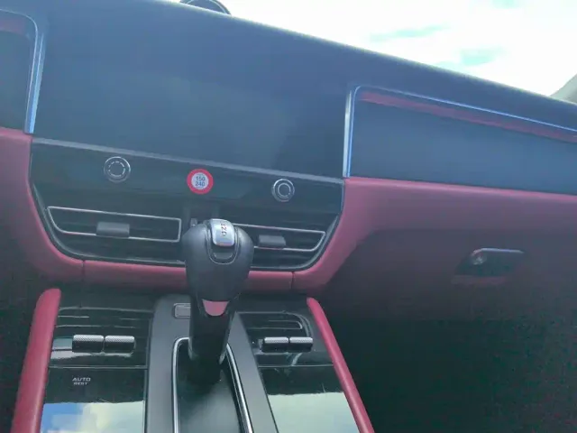 Porsche Macan — Фото автомобиля 13
