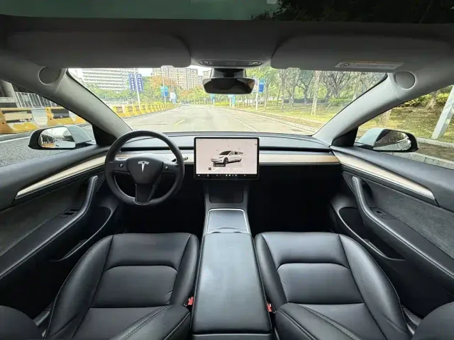 Tesla Model 3 — Фото автомобиля 7