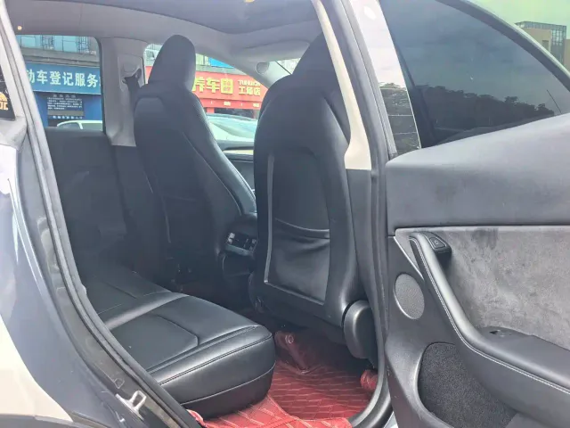 Tesla Model Y — Фото автомобиля 14