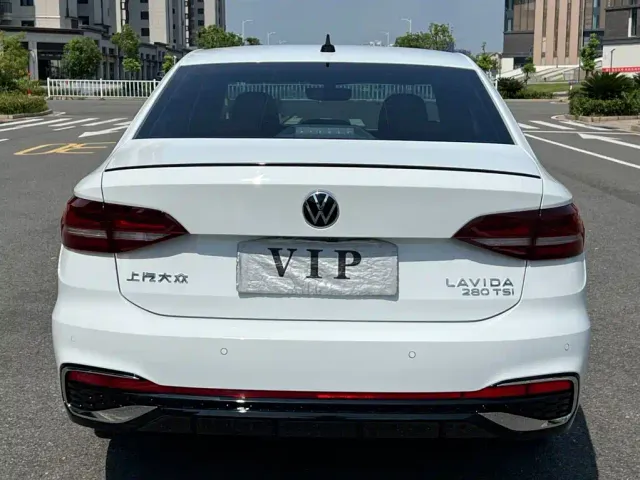 Volkswagen Lavida — Фото автомобиля 5