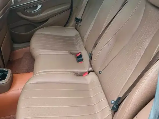 Mercedes-Benz E-Class — Фото автомобиля 5