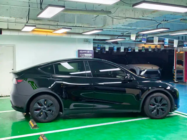 Tesla Model Y — Фото автомобиля 6