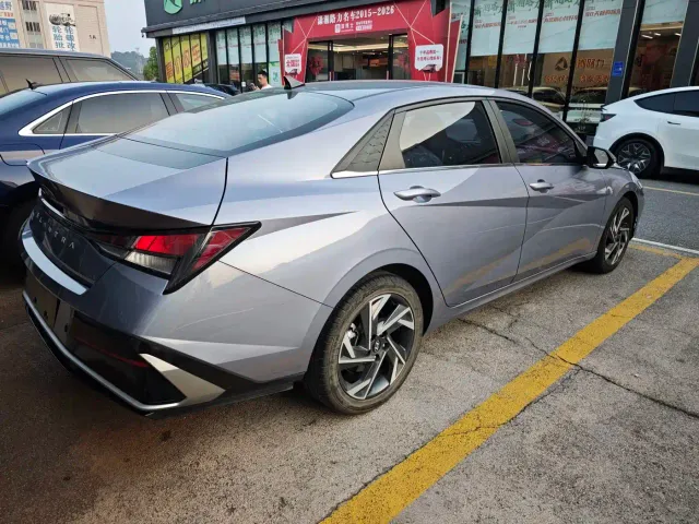 Hyundai Elantra — Фото автомобиля 14