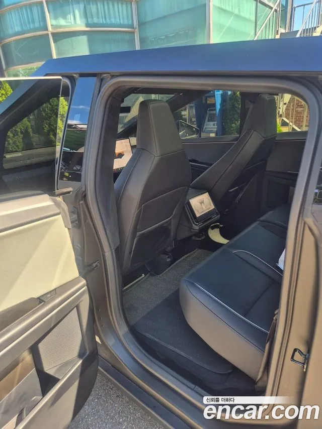 Tesla Cybertruck — Фото автомобиля 4