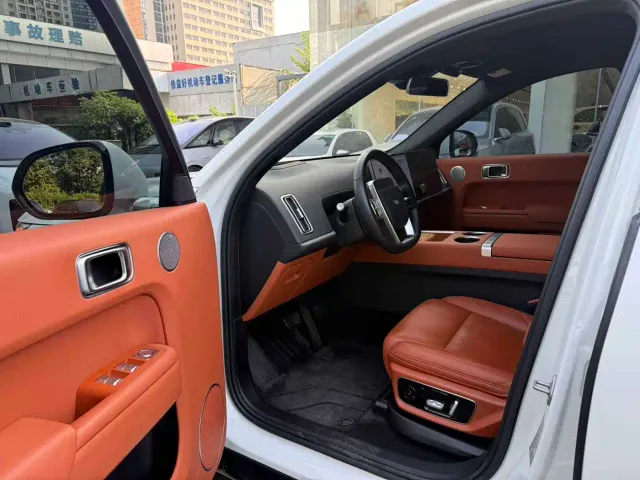 Li Auto L7 — Фото автомобиля 7