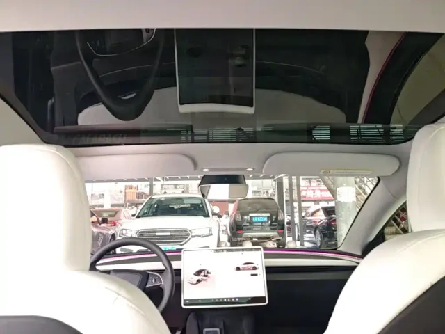 Tesla Model 3 — Фото автомобиля 17