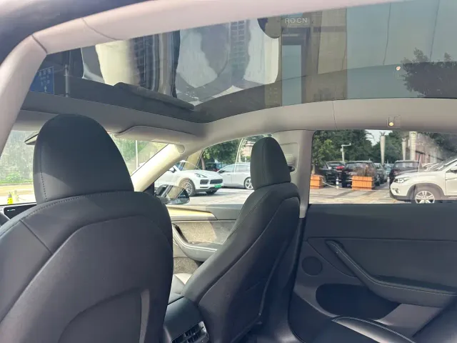Tesla Model Y — Фото автомобиля 5