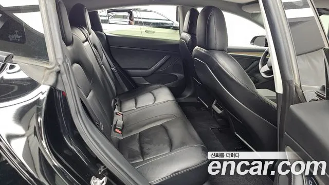 Tesla Model 3 — Фото автомобиля 12