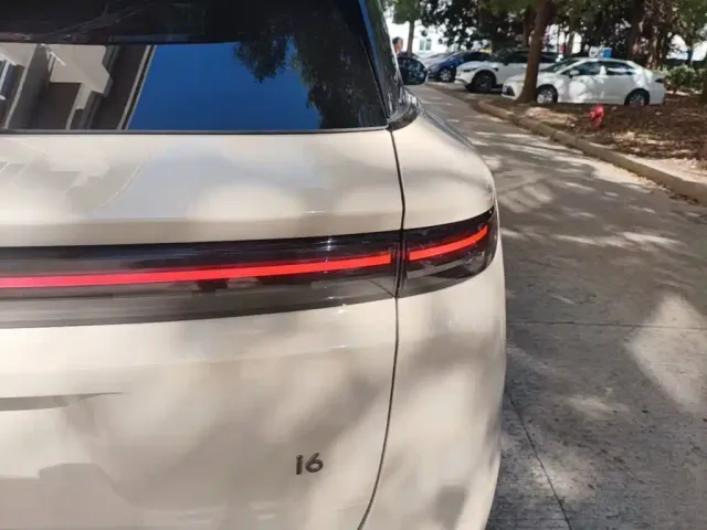 Li Auto i6 — Фото автомобиля 7