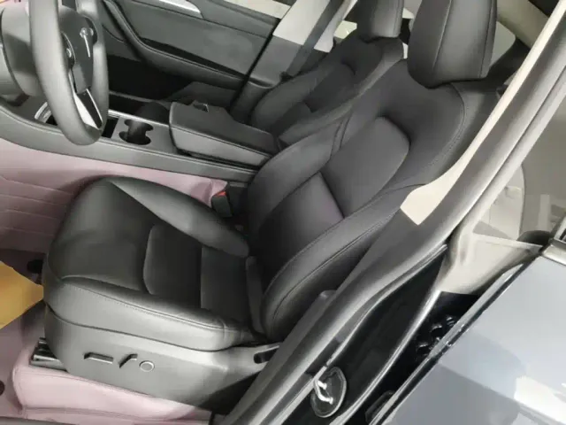 Tesla Model Y — Фото автомобиля 14