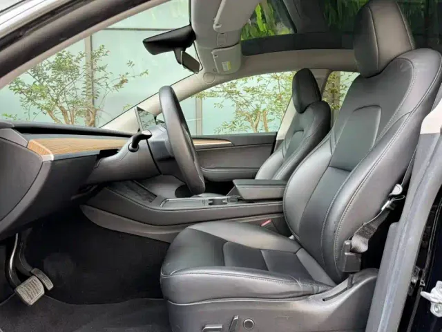 Tesla Model Y — Фото автомобиля 4