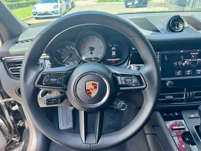 Porsche Macan — Фото автомобиля 4