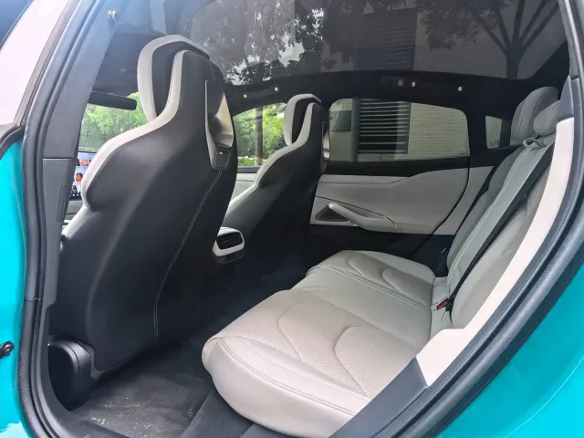 Xiaomi SU7 — Фото автомобиля 11