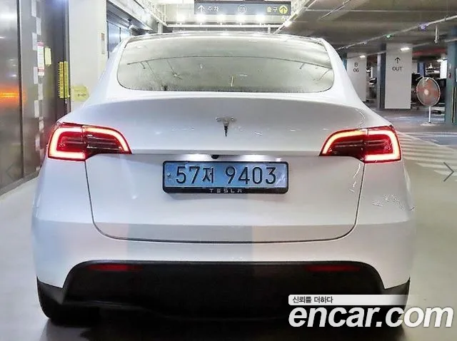 Tesla Model Y — Фото автомобиля 5