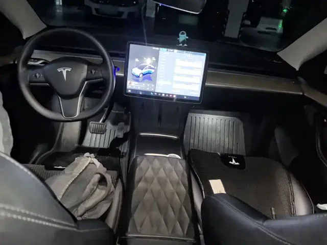 Tesla Model Y — Фото автомобиля 5