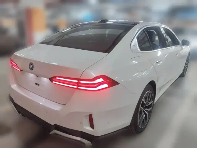 BMW i5 — Фото автомобиля 9